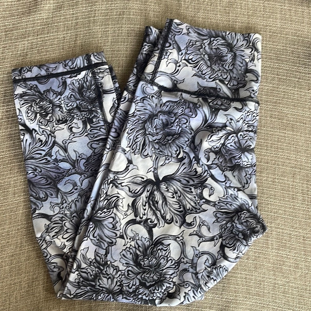 Lululemon Wunder Under 21 inch